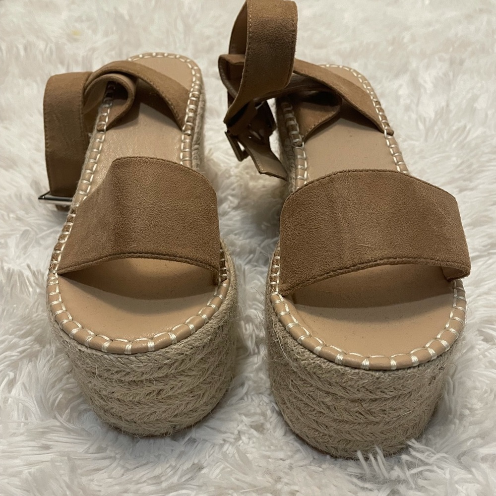 PRETTY LITTLE THING PLATFORM SANDALS